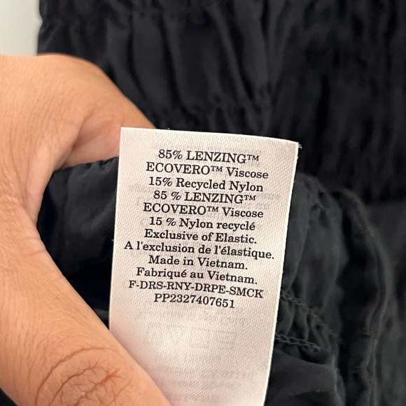 EVERLANE THE SMOCKED COLUMN BLACK DRESS - Picture 7 of 8